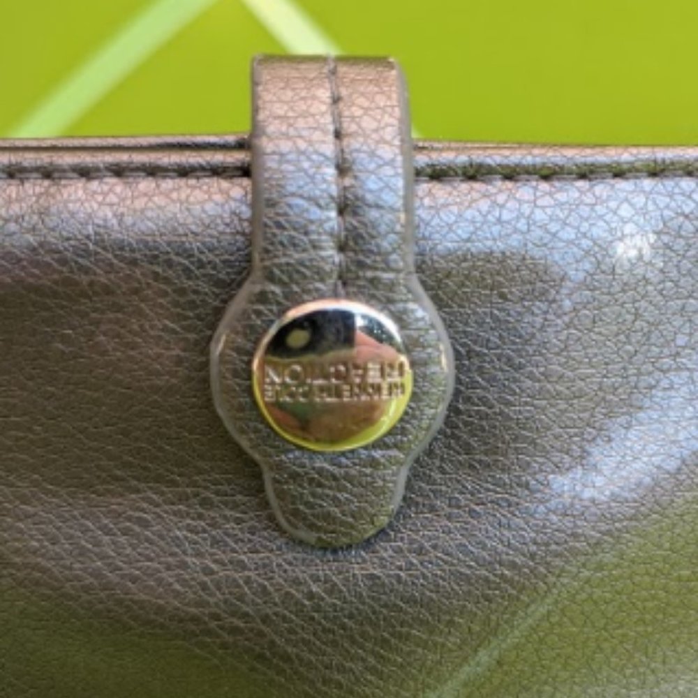 Kenneth Cole Reaction Multi-Pocket Silver Wallet - Picture 2 of 7
